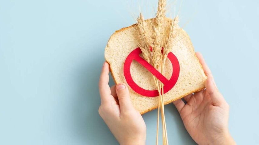 O controle da doença celíaca depende de uma dieta totalmente livre de glúten, associada ao acompanhamento clínico e nutricional
