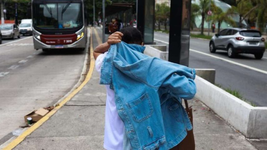 Frente fria deve provocar temporais no Sul e queda de temperatura no centro-sul. Na foto, registro de dia mais frio em SP.