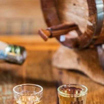 Cachaça: história, produção e sabores da bebida no Brasil