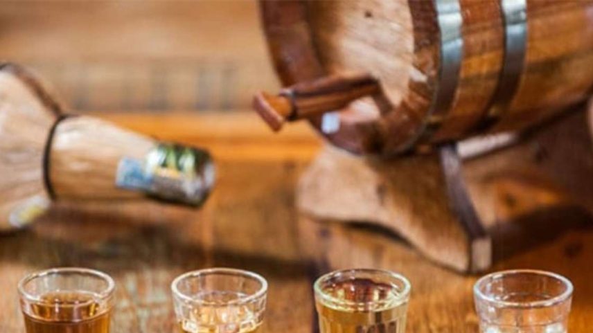 Cachaça: história, produção e sabores da bebida no Brasil