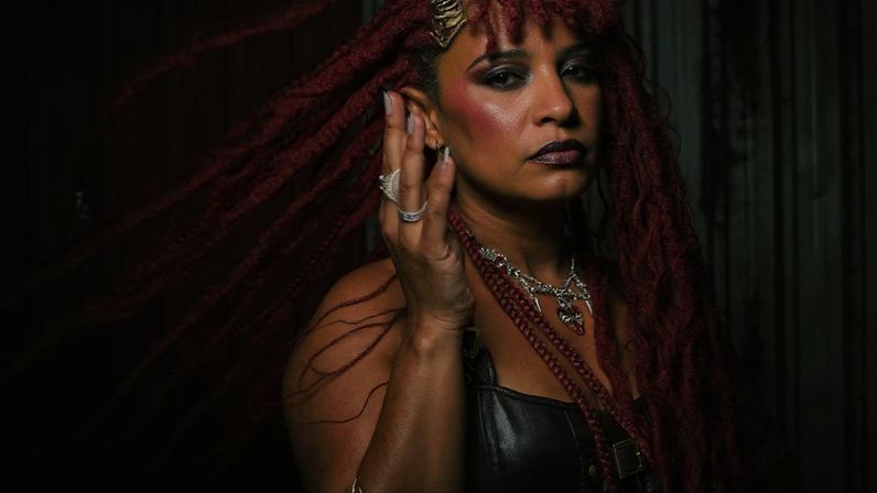 "Desmonte": O reencontro de Larissa Luz com o Rock e o desejo de desconstruir estruturas