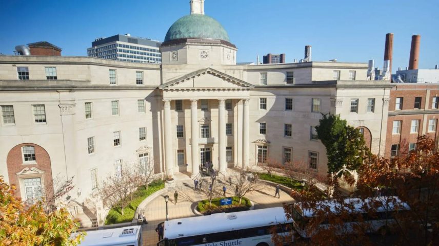 DOJ alega que candidatos negros e hispânicos foram admitidos pela Faculdade de Medicina de Yale com qualificações inferiores às de postulantes brancos e asiáticos