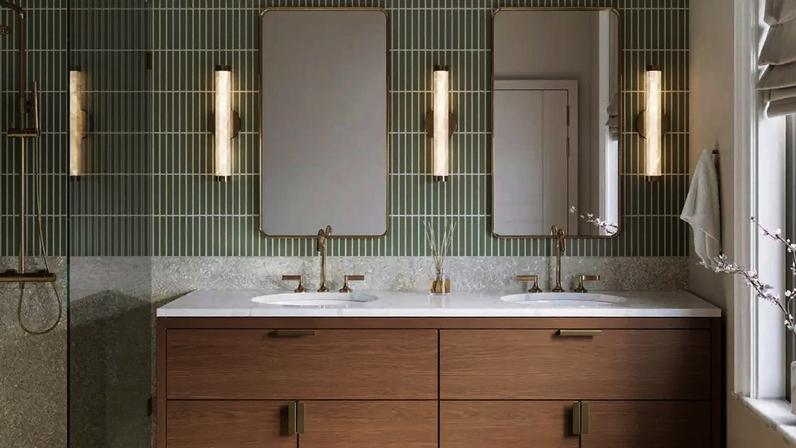 Renovação sem obra: Veja as dicas da designer para mudar o banheiro com metais pretos, dourados e cromados e deixar sofisticado