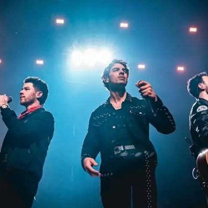 Jonas Brothers chegam ao Brasil; Joe posta vídeo com dança de Jamal