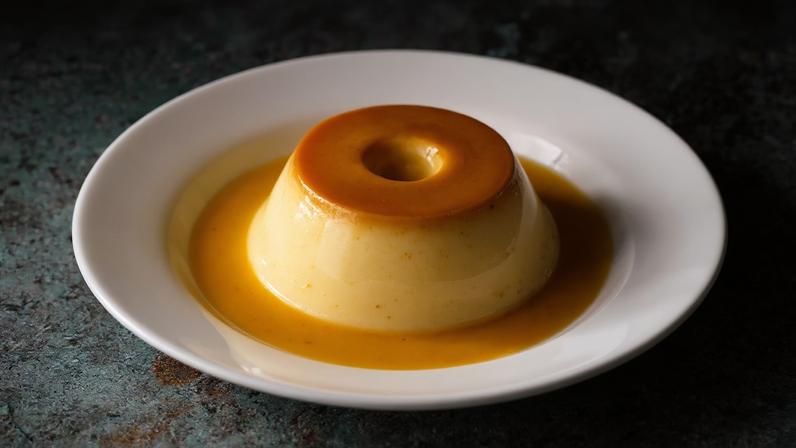 Aprenda a fazer pudim sem ovo com gelatina incolor, uma versão prática, cremosa e sem forno da sobremesa clássica brasileira