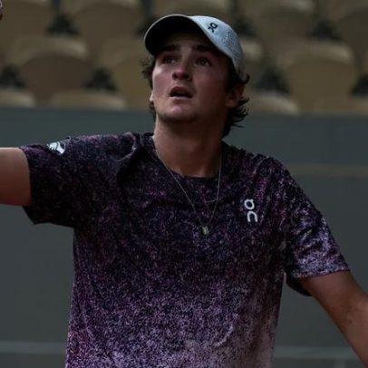 João Fonseca vence Nadal e Djokovic em Roland Garros com look de quase R$3 mil