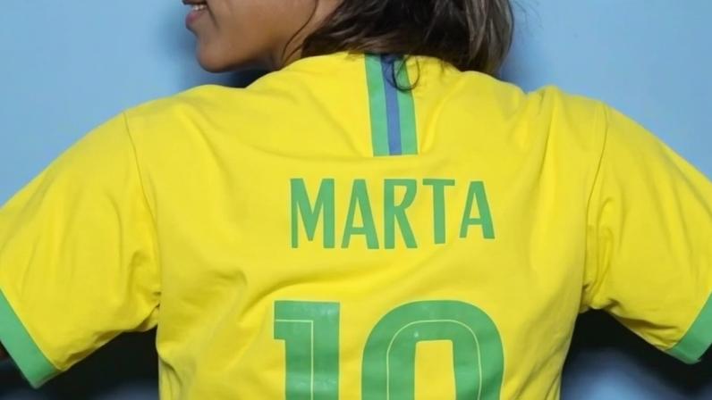 Marta volta à seleção para amistosos