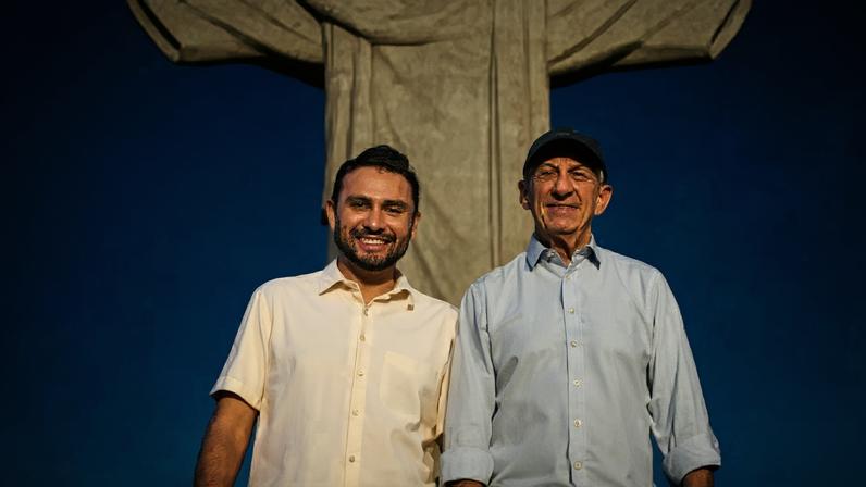 Mano Walter e Fagner gravaram o clipe no Cristo Redentor (RJ).