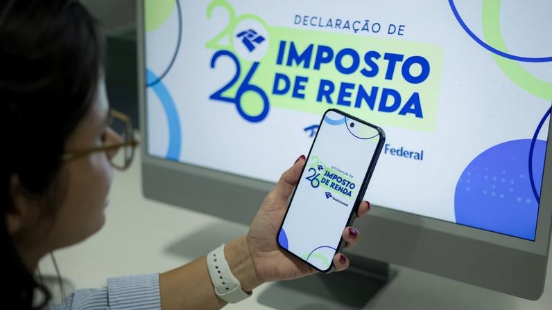 Receita libera consulta ao primeiro lote de restituição do Imposto de Renda na sexta-feira — Foto: Guito Moreto/Agência O Globo