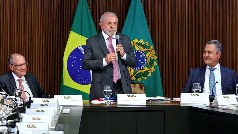 Lula em reunião ministerial — Foto: Fabio Rodrigues-Pozzebom/Agência Brasil/Agência O Globo