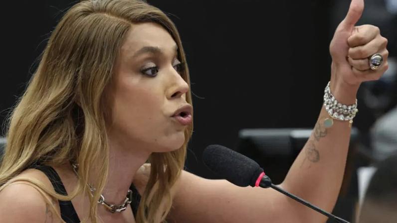 Reunião da Comissão de Constituição e Justiça (CCJ) da Câmara para leitura do relatório do deputado Paulo Azi da proposta de emenda à Constituição (PEC 221/2019) que reduz a jornada de trabalho a 36 horas. A oposição pediu vistas. (Deputada Erika Hilton). Brasília-DF – 15/04/2026