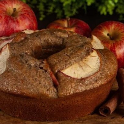 Bolo de maçã sem lactose agrada a todos