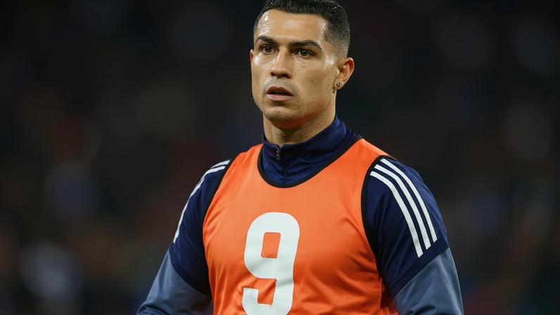 Convocado por Portugal, Cristiano Ronaldo vira 'raridade': figurinha do craque vira item de luxo e custa até R$ 5 mil.
