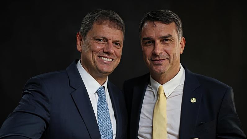 Áudio não enfraquece candidatura de Flávio Bolsonaro, afirma Tarcísio de Freitas