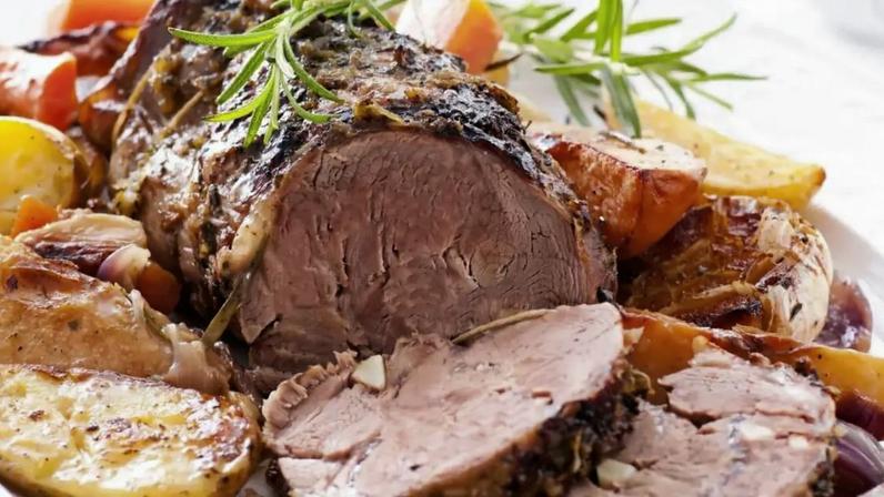 Carne assada com legumes