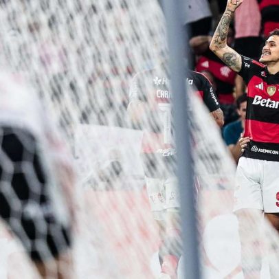 Flamengo vence e avança na Libertadores