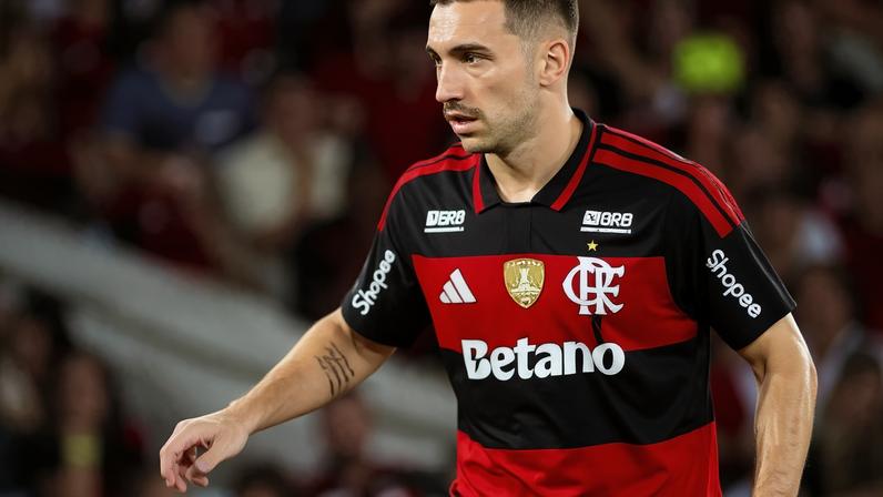 Léo Ortiz em campo pelo Flamengo –