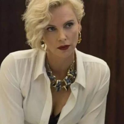 Charlize Theron comenta desgaste físico aos 50 e revela saudade da juventude