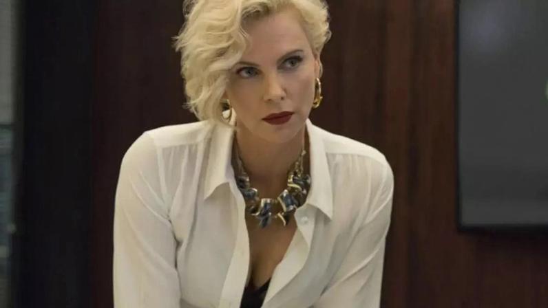 Charlize Theron em cena do filme 'Gringo - Vivo ou Morto'