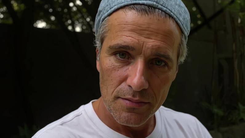 Aos 44 anos, Bruno Gagliasso falou sobre viver com TDAH desde a infância e revelou como o transtorno influenciou sua vida e carreira