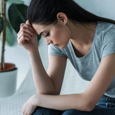 Como emoções travam a voz e o corpo reage ao estresse