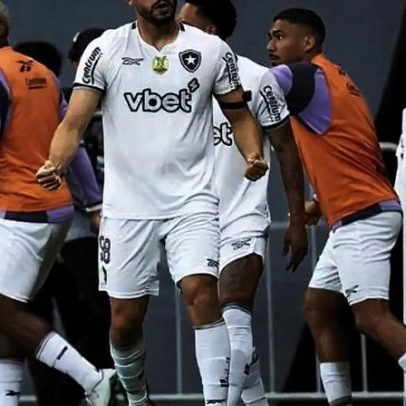 Arthur Cabral vê empate entre Botafogo e Atlético como justo