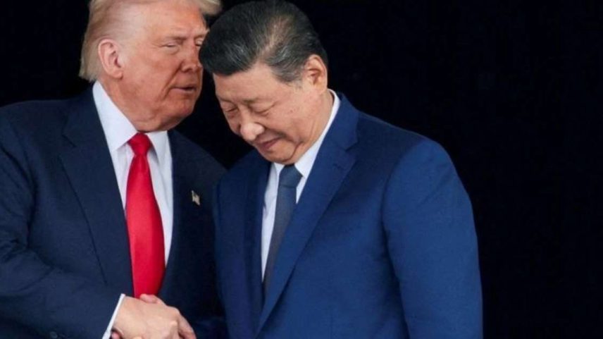 Trump e Xi Jinping de mãos dadas