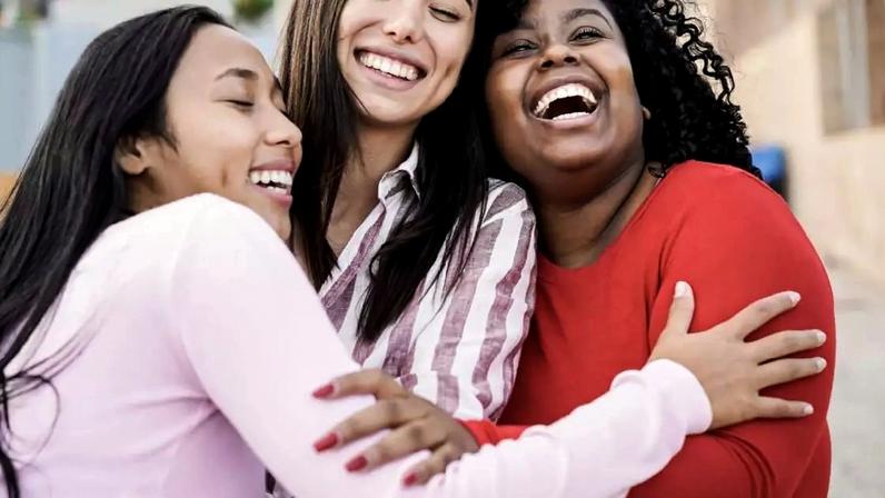Entre apoio emocional, acolhimento e oportunidades, algumas iniciativas ajudam mulheres a reconstruírem suas trajetórias com mais autonomia
