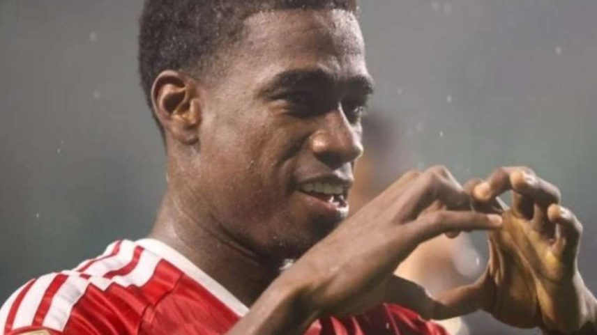 Félix Torres anota o gol de empate do Internacional no Couto Pereira –