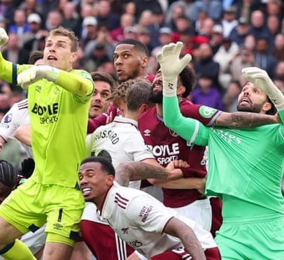 West Ham vai reclamar aos chefes de arbitragem por gol anulado contra o Arsenal