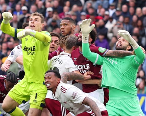 Arsenal’s goalkeeper, David Raya, was adjudged to have been fouled after a VAR review.