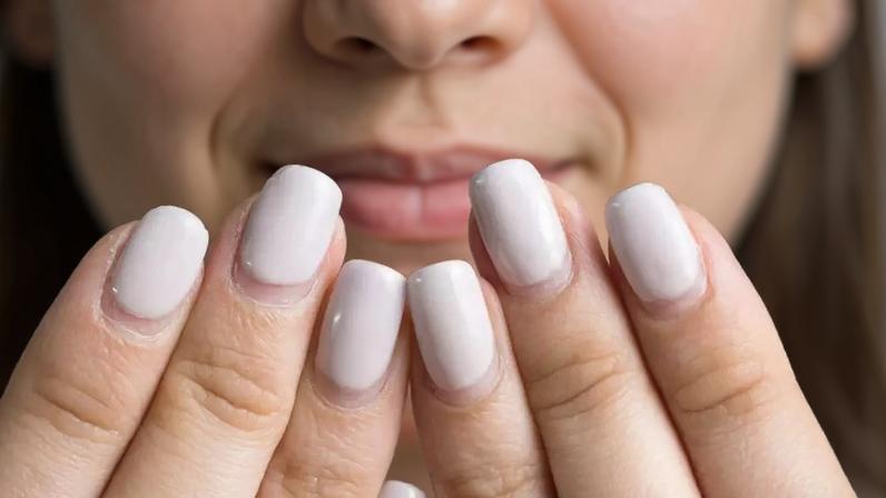 Saiba como deixar suas unhas bonitas e resistentes