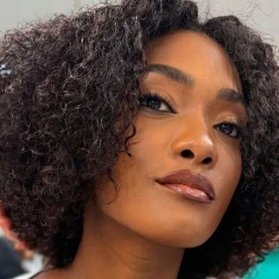 Atriz de A Nobreza do Amor surge com look inusitado e divide opiniões