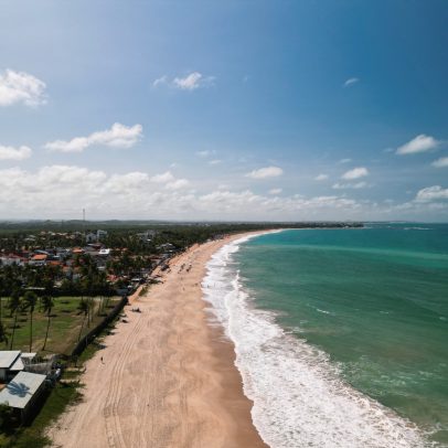 Justiça determina derrubada de muro de 570 m em praia de Pernambuco