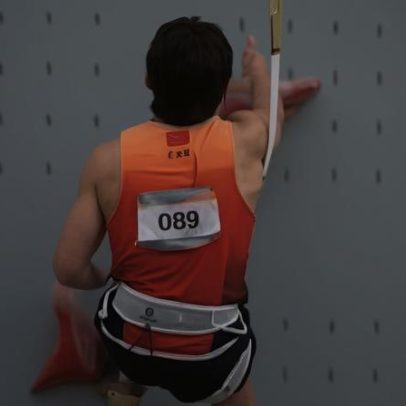 Adolescente quebra recorde mundial ao completar escalada em menos de 5 segundos