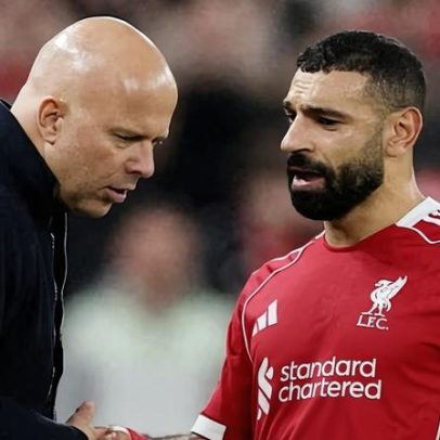 Saída conturbada de Salah do Liverpool deixa Slot em situação delicada