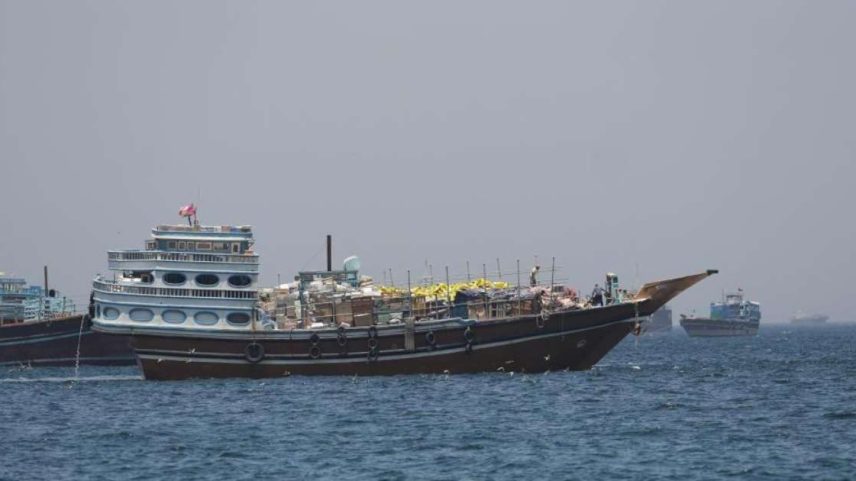 Diversos navios mercantes avistados no estreito de Ormuz.