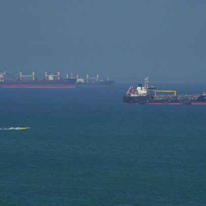 Fluxo de petróleo de Hormuz cai quase 30% no último trimestre, diz EIA