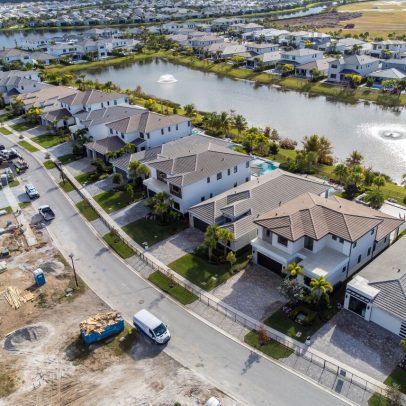Vendas de casas novas nos EUA sobem em março no ritmo mais rápido do ano