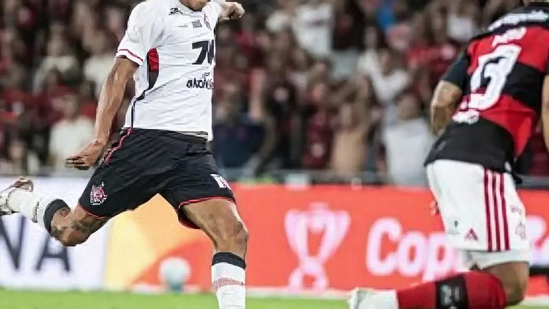 Zé Vitor em Flamengo x Vitória