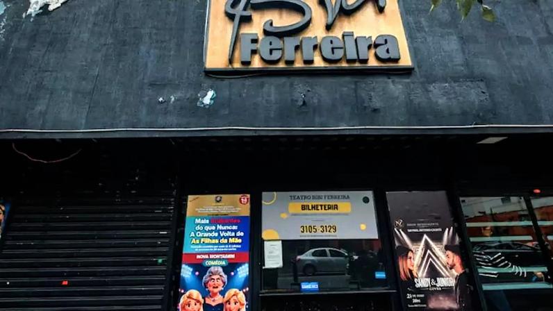 Detalhe da fachada do teatro Bibi Ferreira, na região central de São Paulo; casa conseguiu perdão de dívidas de IPTU