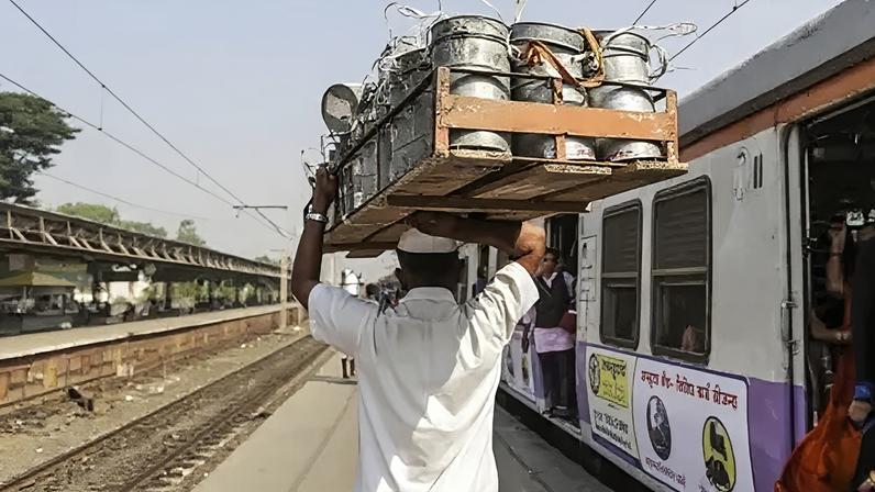Dabbawalas de Mumbai: 100 anos alimentando milhões, agora desaparecem