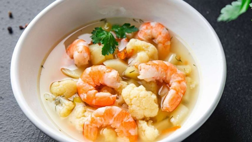 Sopa de camarão com legumes