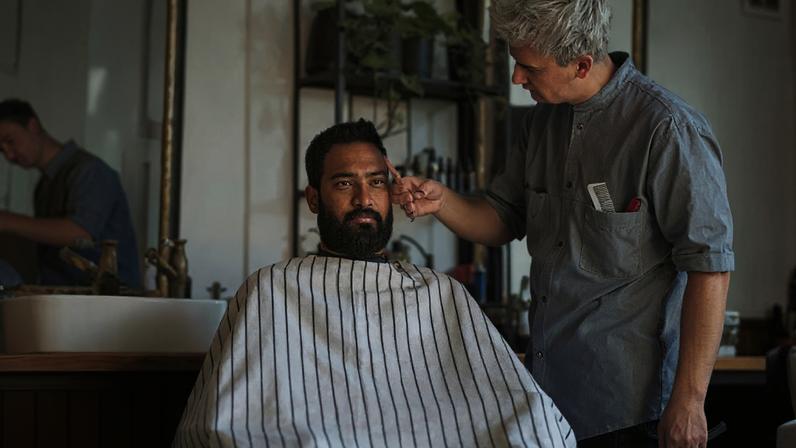 Construir uma carreira na barbearia exige mais do que equipamentos e domínio dos cortes