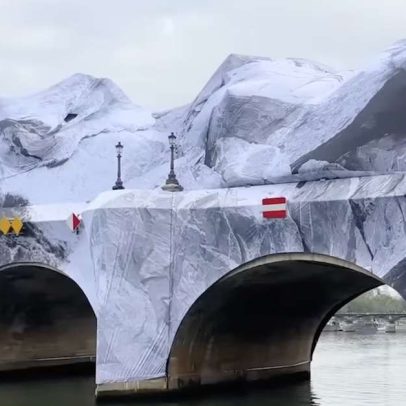 Pont Neuf vira caverna gigante em instalação de artista francês
