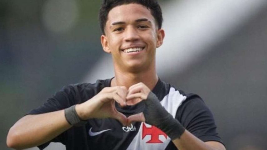 Andrey anota o gol da vitória cruz-maltina sobre o Corinthians no Parque São Jorge
