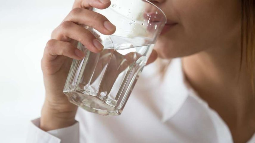 O consumo excessivo de energético pode provocar sintomas como ansiedade, taquicardia, insônia e palpitações
