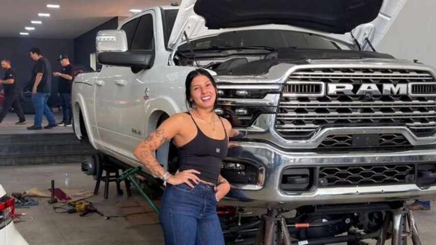 Ana Castela percorre cerca de mil quilômetros de Ram para personalizar caminhonete em Goiás