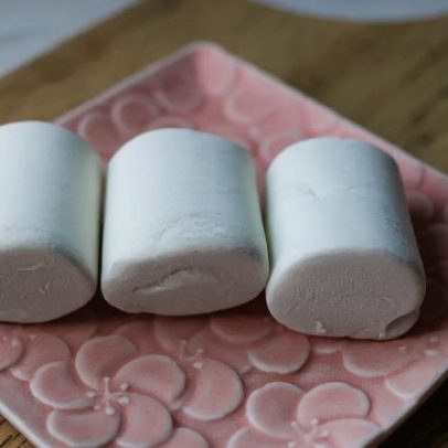 Marshmallow: da raiz medicinal ao doce que conquistou o mundo