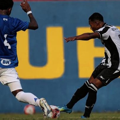 Botafogo vence Cruzeiro e permanece no G-8 do Brasileirão Sub-20